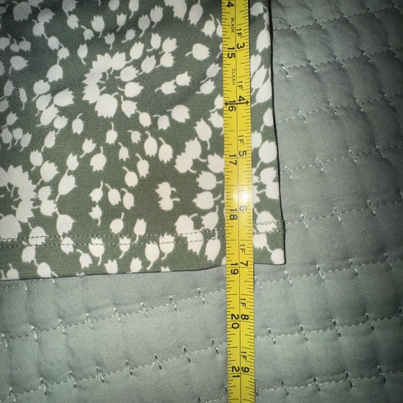 Kaileigh Green and White faux Wrap-Style crop Jumpsuit. Size Small P. Worn once - Picture 6 of 16